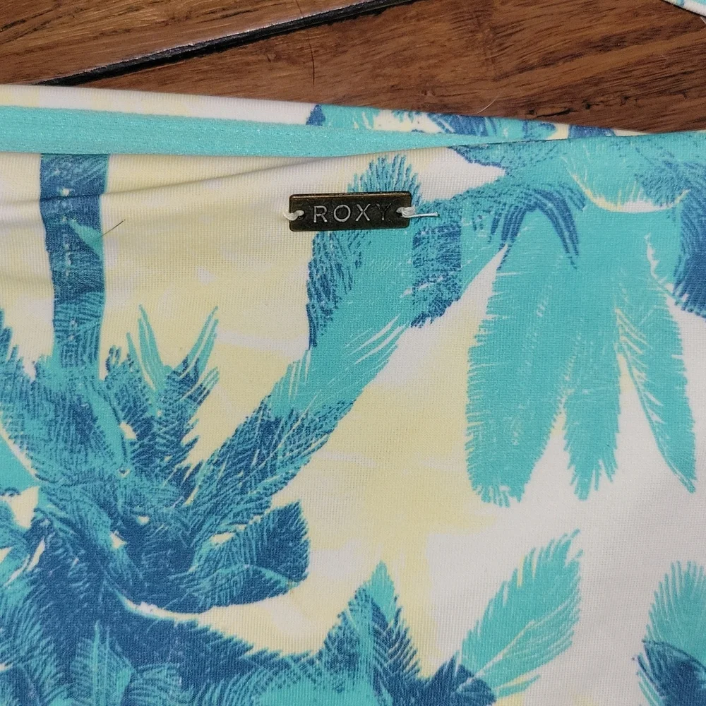Tropical Roxy Bikini - Picture 5 of 8